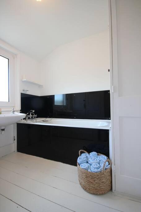 Downsview Villa Kingsdown  Bagian luar foto